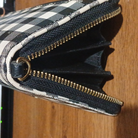 Liz Claiborne Wallet - Picture 12 of 12